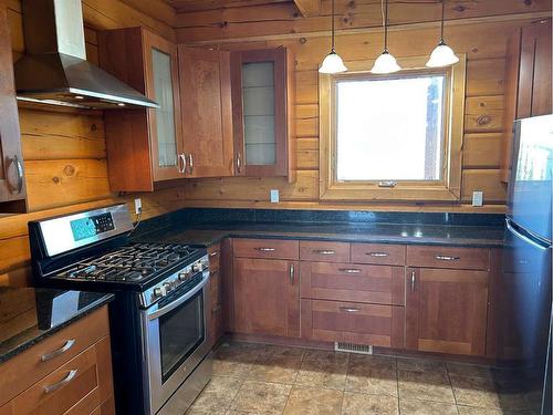 516 Pintail Drive, Pelican Point, AB - Indoor Photo Showing Kitchen