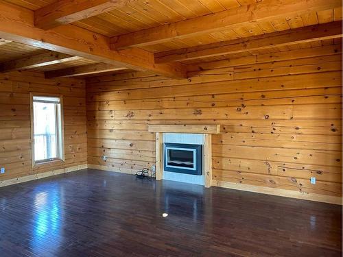 516 Pintail Drive, Pelican Point, AB - Indoor With Fireplace