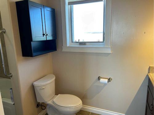 516 Pintail Drive, Pelican Point, AB - Indoor Photo Showing Bathroom