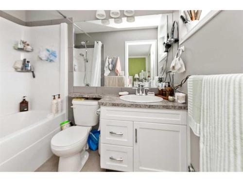160 Lindman Avenue, Red Deer, AB - Indoor Photo Showing Bathroom