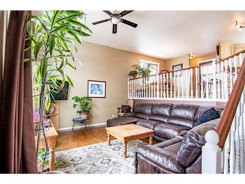 5403 49 Avenue, Alix, AB - Indoor Photo Showing Living Room