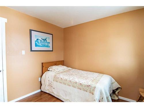 5403 49 Avenue, Alix, AB - Indoor Photo Showing Bedroom