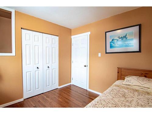 5403 49 Avenue, Alix, AB - Indoor Photo Showing Bedroom