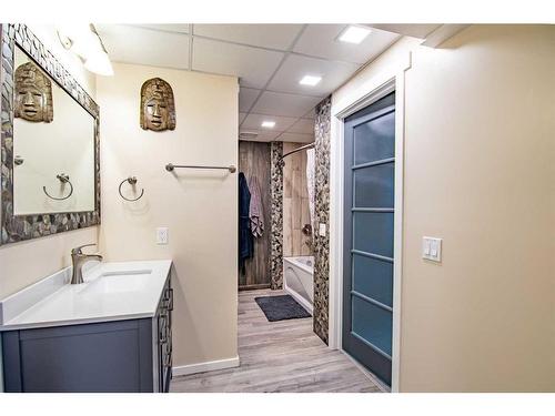 5403 49 Avenue, Alix, AB - Indoor Photo Showing Bathroom
