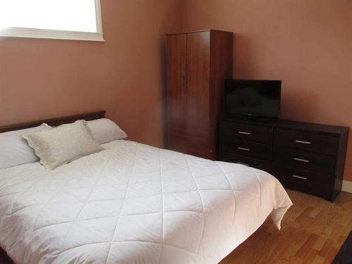 162 Hopegood Drive, Anzac, AB - Indoor Photo Showing Bedroom