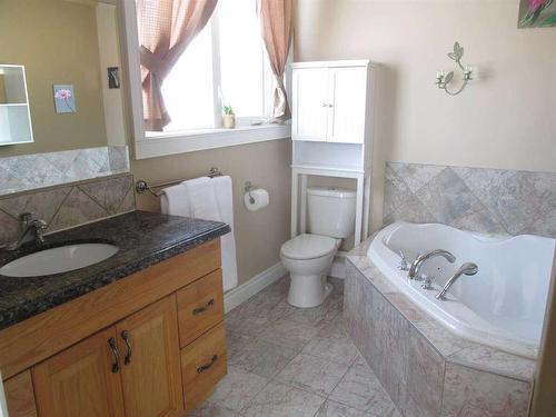 162 Hopegood Drive, Anzac, AB - Indoor Photo Showing Bathroom