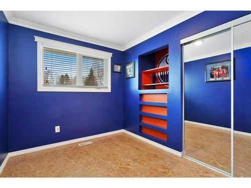 3408 50 Avenue, Innisfail, AB - Indoor Photo Showing Other Room