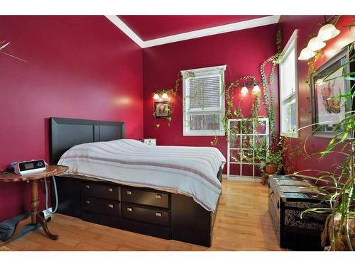 3408 50 Avenue, Innisfail, AB - Indoor Photo Showing Bedroom