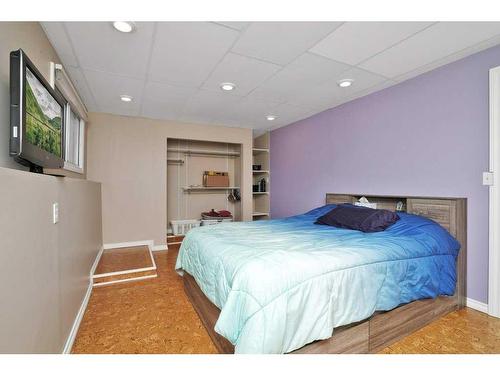 3408 50 Avenue, Innisfail, AB - Indoor Photo Showing Bedroom