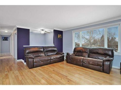 3408 50 Avenue, Innisfail, AB - Indoor Photo Showing Living Room