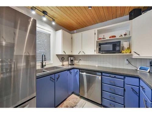 75 Norris Close, Red Deer, AB - Indoor Photo Showing Kitchen With Double Sink