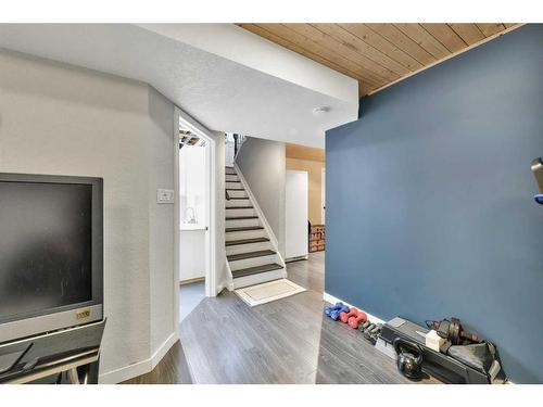 75 Norris Close, Red Deer, AB - Indoor Photo Showing Other Room