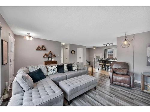 75 Norris Close, Red Deer, AB - Indoor Photo Showing Living Room