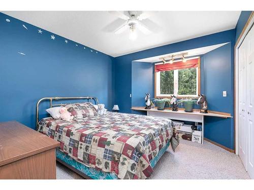 361052 Rang Road 5-1, Caroline, AB - Indoor Photo Showing Bedroom