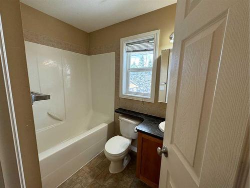 2-3905 46 Street, Ponoka, AB - Indoor Photo Showing Bathroom