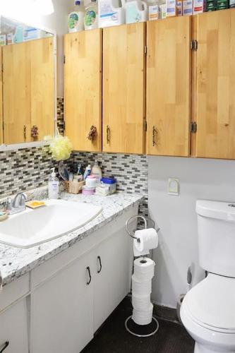 4801 48 Avenue, Forestburg, AB - Indoor Photo Showing Bathroom