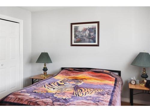 4801 48 Avenue, Forestburg, AB - Indoor Photo Showing Bedroom