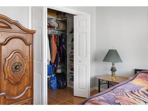 4801 48 Avenue, Forestburg, AB - Indoor Photo Showing Bedroom