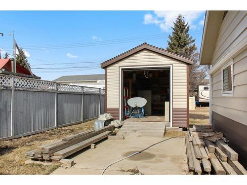 4801 48 Avenue, Forestburg, AB - Outdoor With Exterior