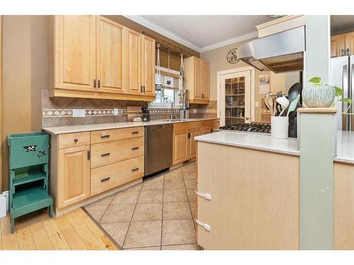 5804 44 Avenue, Red Deer, AB - Indoor Photo Showing Kitchen
