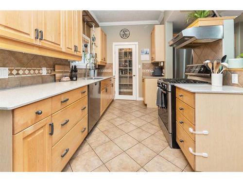 5804 44 Avenue, Red Deer, AB - Indoor Photo Showing Kitchen