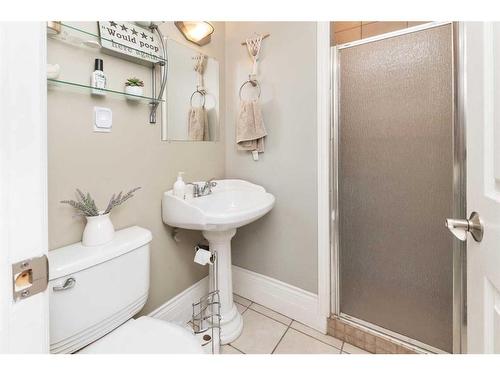 5804 44 Avenue, Red Deer, AB - Indoor Photo Showing Bathroom