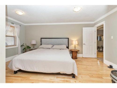 5804 44 Avenue, Red Deer, AB - Indoor Photo Showing Bedroom