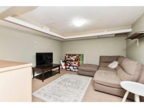 5804 44 Avenue, Red Deer, AB - Indoor Photo Showing Living Room