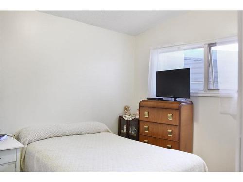 4801 49 Avenue, Forestburg, AB - Indoor Photo Showing Bedroom