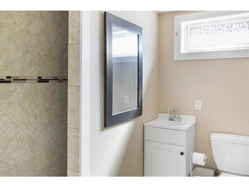 4801 49 Avenue, Forestburg, AB - Indoor Photo Showing Bathroom