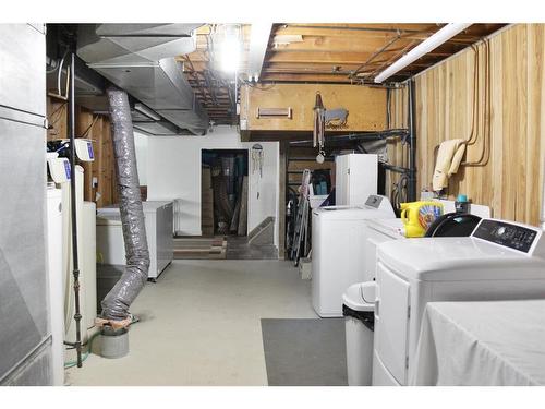4801 49 Avenue, Forestburg, AB - Indoor Photo Showing Laundry Room