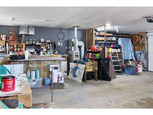 4801 49 Avenue, Forestburg, AB - Indoor Photo Showing Garage