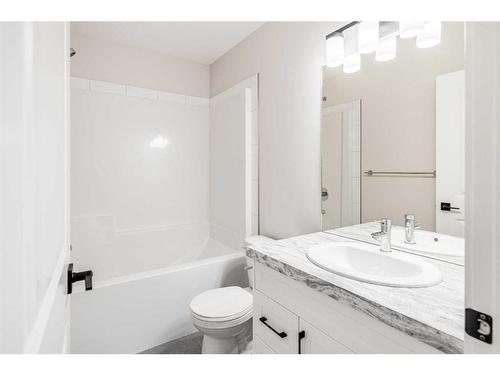 30 Valmont Street, Blackfalds, AB - Indoor Photo Showing Bathroom