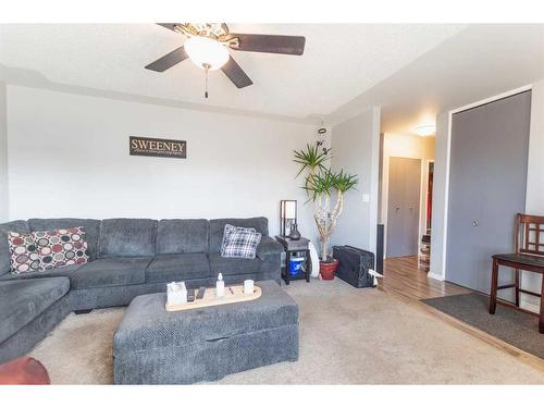 4015 57 Street, Stettler, AB - Indoor Photo Showing Living Room