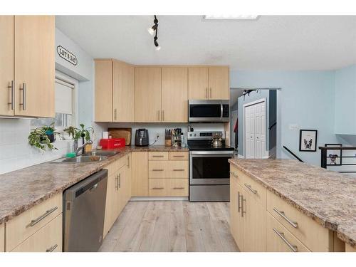 3613 Caledonia Drive, Leduc, AB - Indoor Photo Showing Kitchen