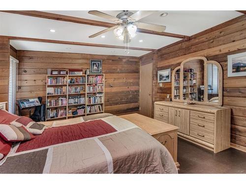 205 Wedgewood Lane, Rural Red Deer County, AB - Indoor Photo Showing Bedroom