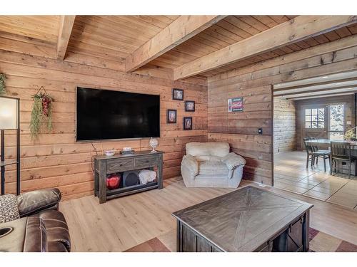 205 Wedgewood Lane, Rural Red Deer County, AB - Indoor Photo Showing Living Room