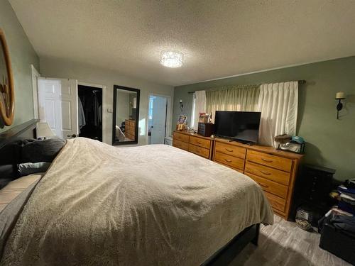 20-262065 Township Rd 422, Rural Ponoka County, AB - Indoor Photo Showing Bedroom