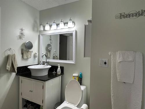 20-262065 Township Rd 422, Rural Ponoka County, AB - Indoor Photo Showing Bathroom