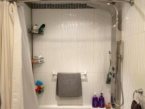 20-262065 Township Rd 422, Rural Ponoka County, AB - Indoor Photo Showing Bathroom