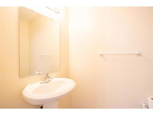 5405 60 Street, Stettler, AB - Indoor Photo Showing Bathroom