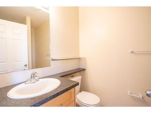 5405 60 Street, Stettler, AB - Indoor Photo Showing Bathroom
