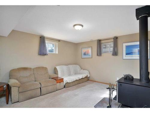 5329 Drader Crescent, Rimbey, AB - Indoor Photo Showing Living Room