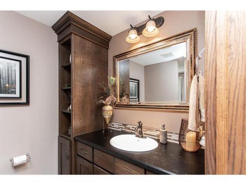 38212 Range Road 252, Rural Lacombe County, AB - Indoor Photo Showing Bathroom