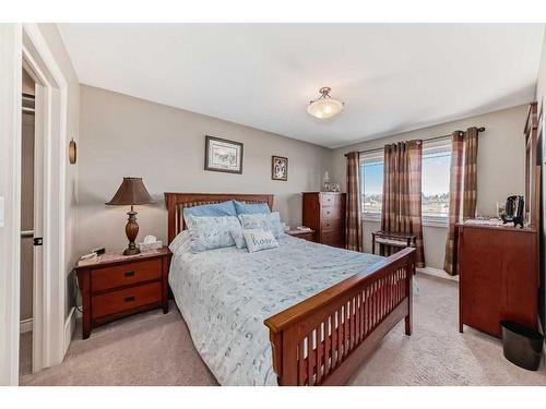 6405 53 Avenue Close, Ponoka, AB - Indoor Photo Showing Bedroom