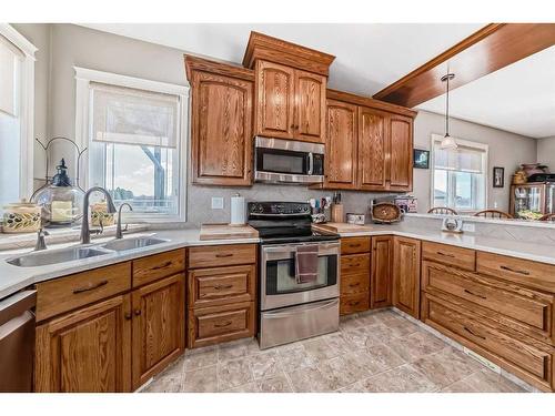 6405 53 Avenue Close, Ponoka, AB - Indoor Photo Showing Kitchen With Double Sink