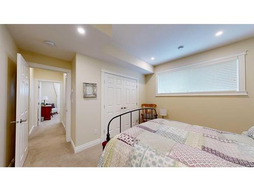 5705 54 Avenue, Stettler, AB - Indoor Photo Showing Bedroom