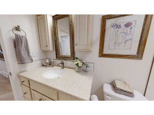 5705 54 Avenue, Stettler, AB - Indoor Photo Showing Bathroom