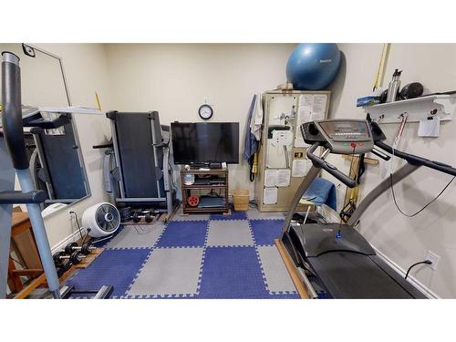 5705 54 Avenue, Stettler, AB - Indoor Photo Showing Gym Room