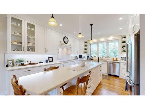 5705 54 Avenue, Stettler, AB - Indoor Photo Showing Kitchen With Upgraded Kitchen